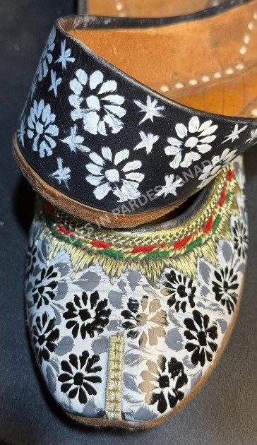 Hand-Painted Truck Art Floral Khussa 05