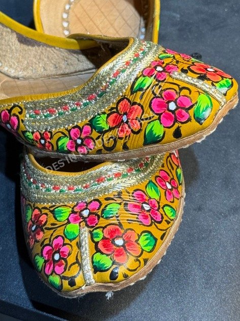 Hand-Painted Truck Art Floral Khussa 14