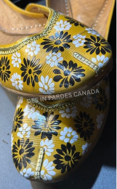 Hand-Painted Truck Art Floral Khussa 22