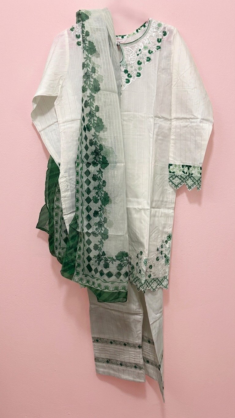 Dimond Border Green and White 3 Pc Ladies Suite